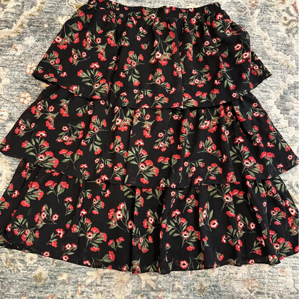 Draper James RSPV Black Red
Pink Floral print layered Ruffles Midi Skirt Large